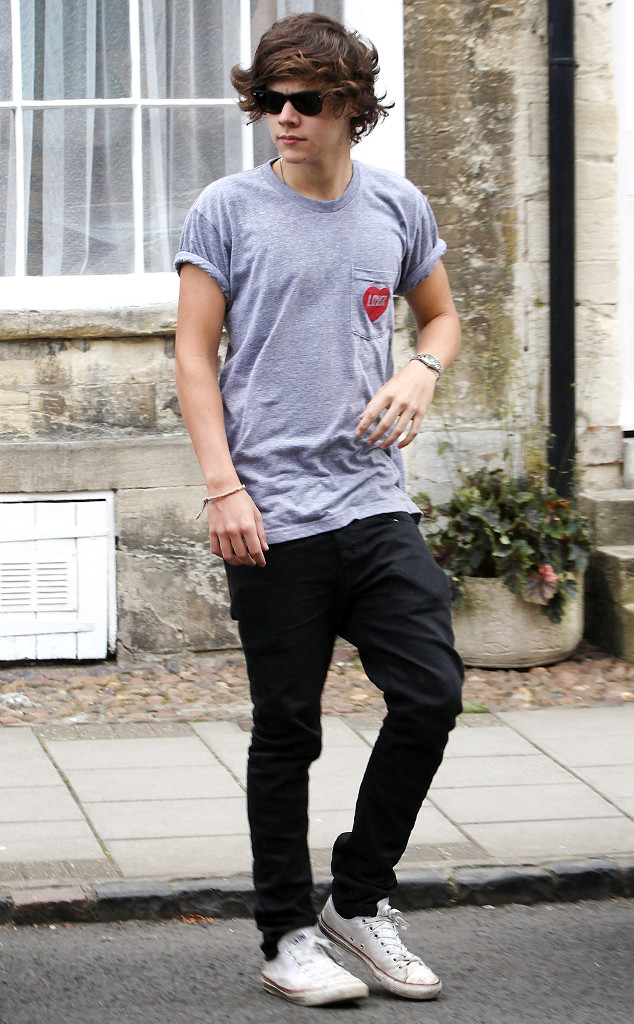 Harry Styles Most Fashion Forward Looks Of All Time From Rock N Roll To Gucci God E Online